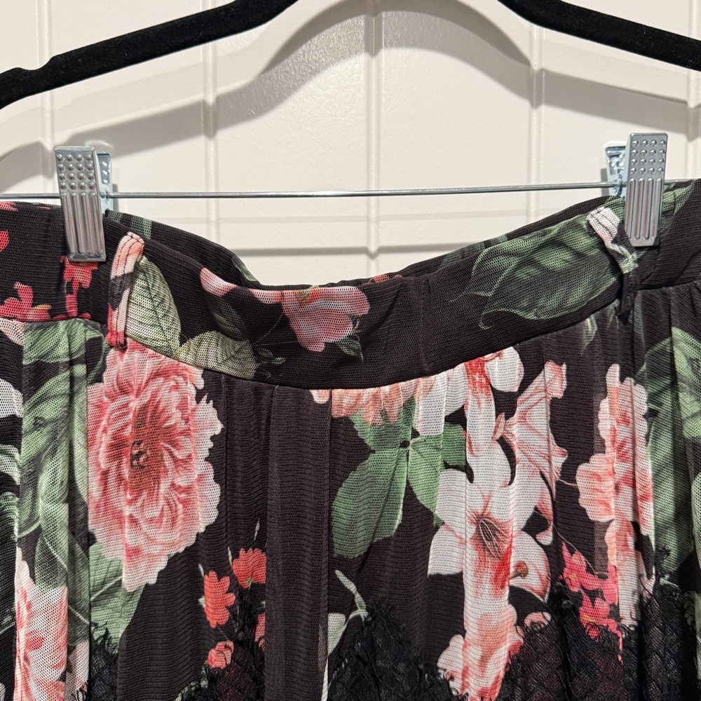 Elegant Black Floral Maxi Skirt - Picture 4 of 14
